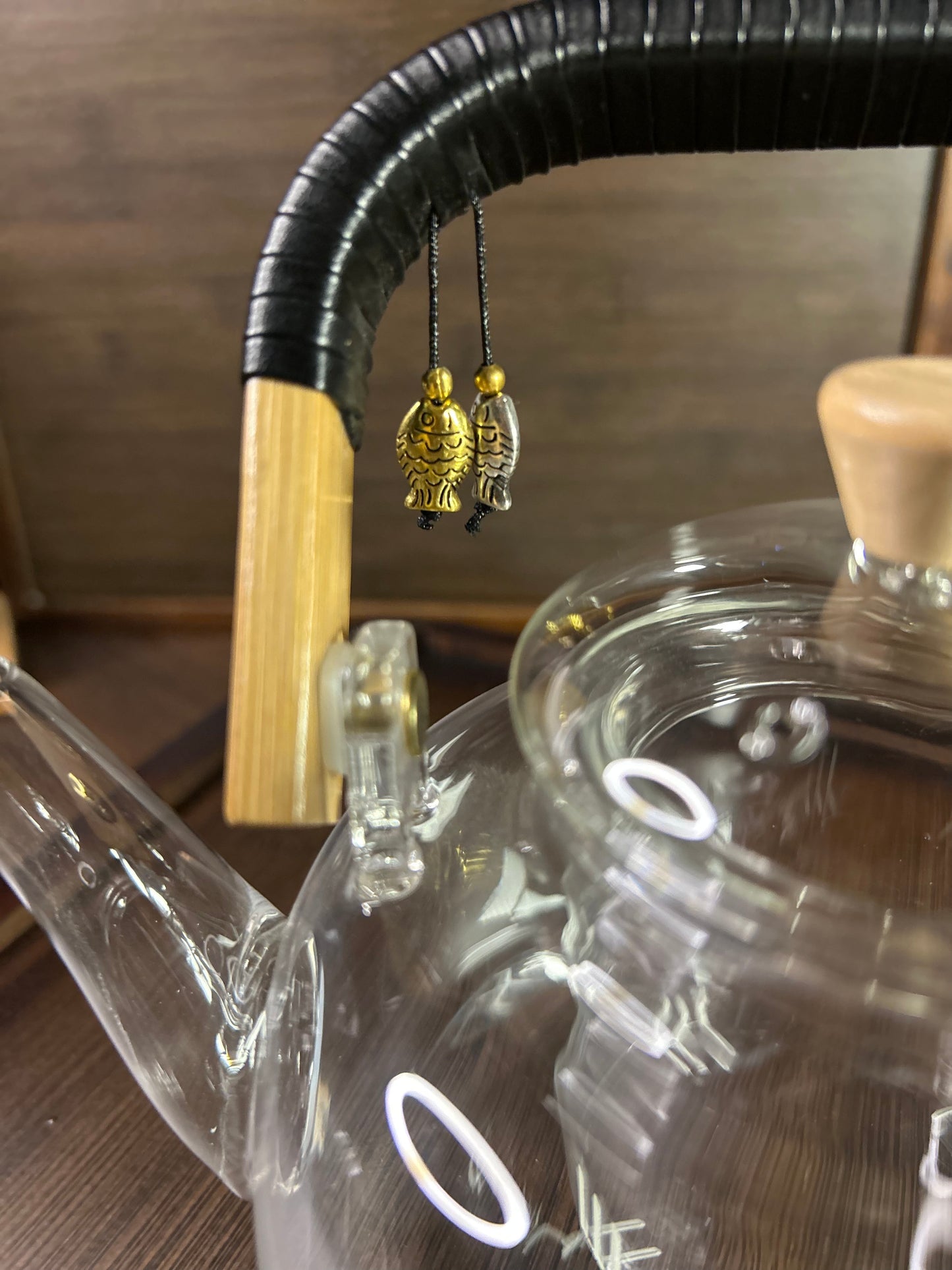 Bamboo Grace — Glass Teapot with Bamboo Handle