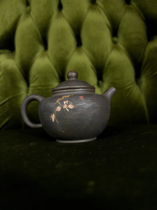 Plum in the Wind” | 200 ml | Perfect Stream – Yixing Teapot