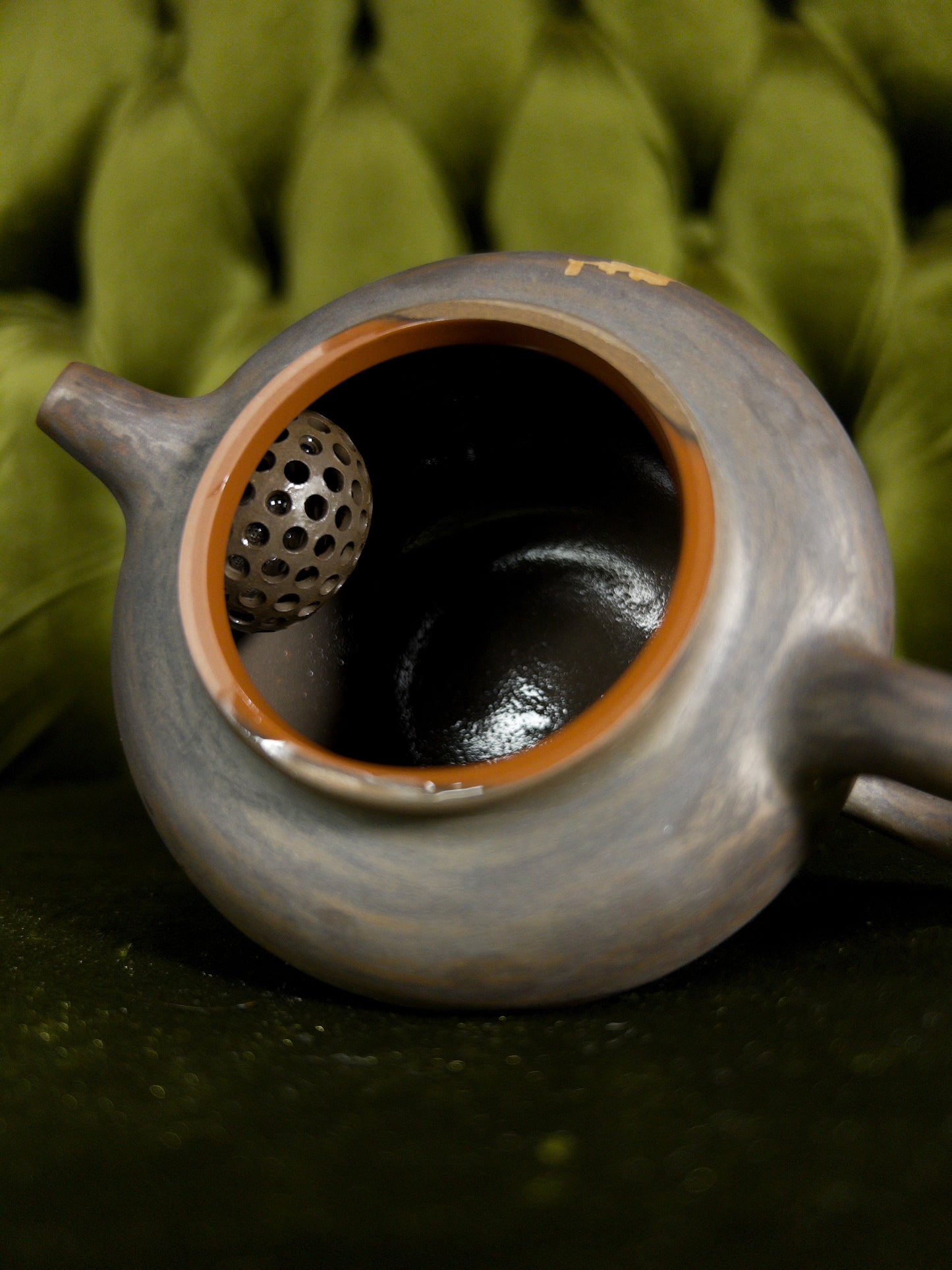 Plum in the Wind” | 200 ml | Perfect Stream – Yixing Teapot