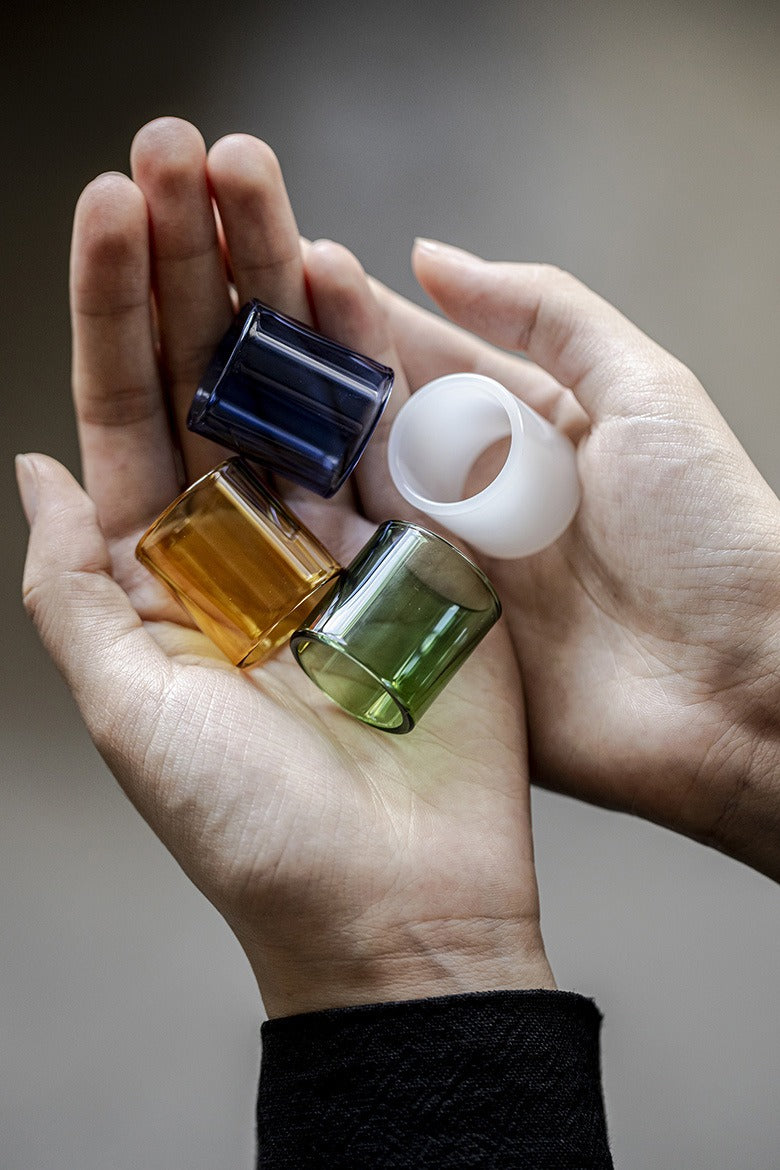 Heat-resistant glass stand for teapot lids