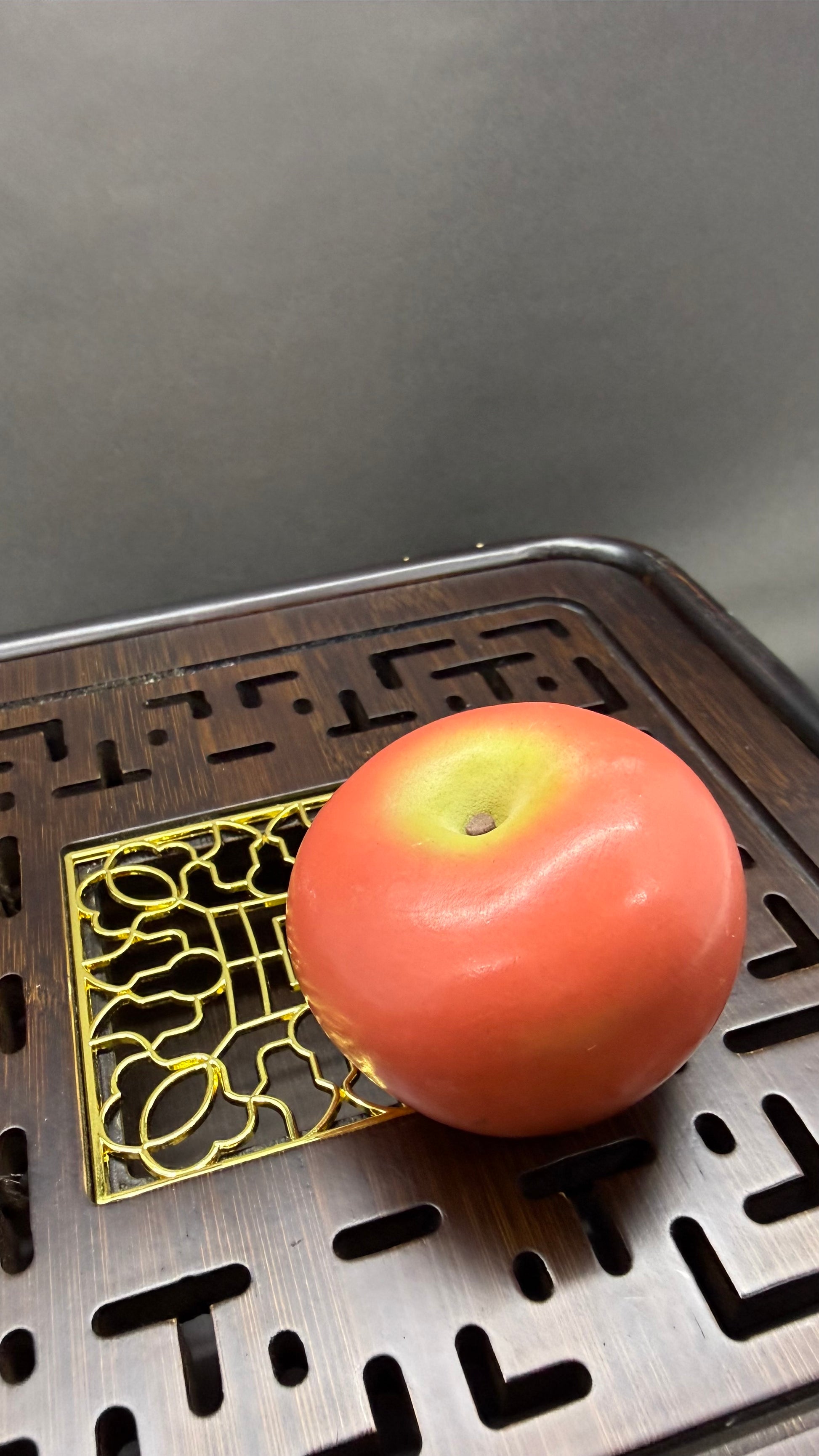 “Red apple-shaped tea figurine for gongfu tea”
