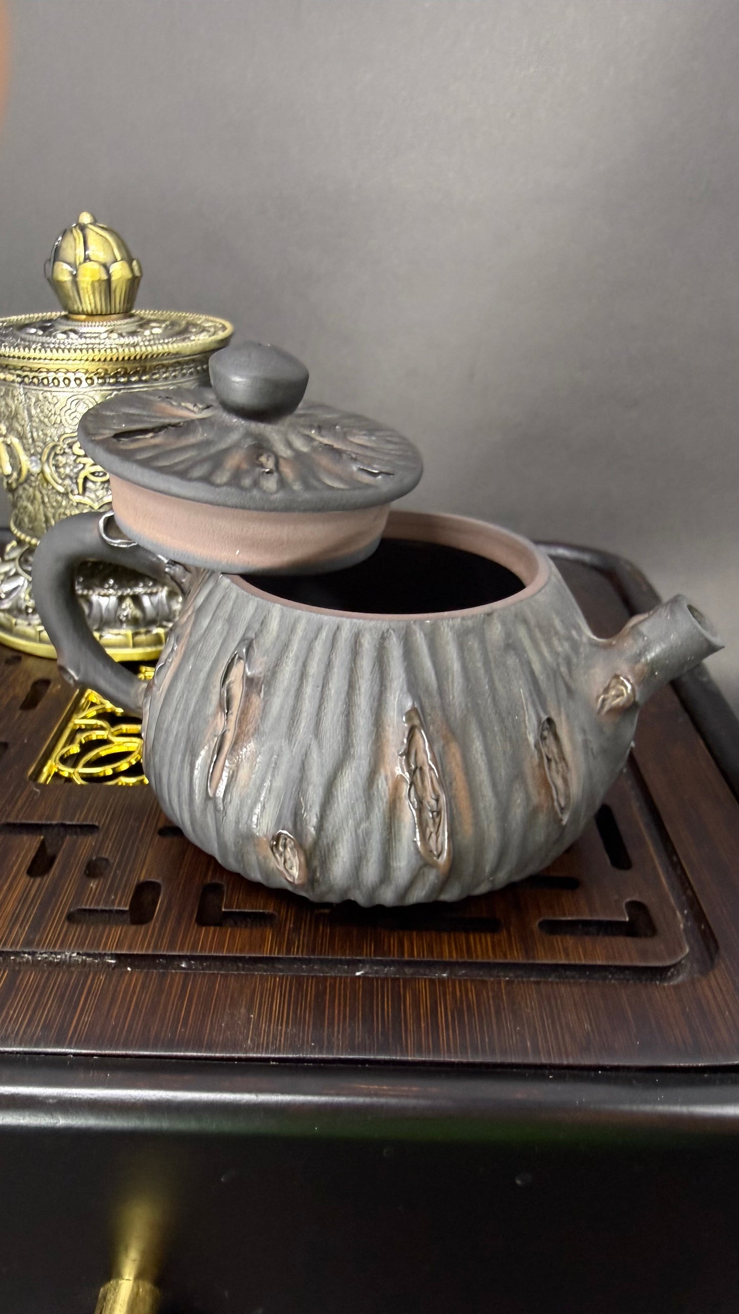 Minimalist grey Yixing teapot design