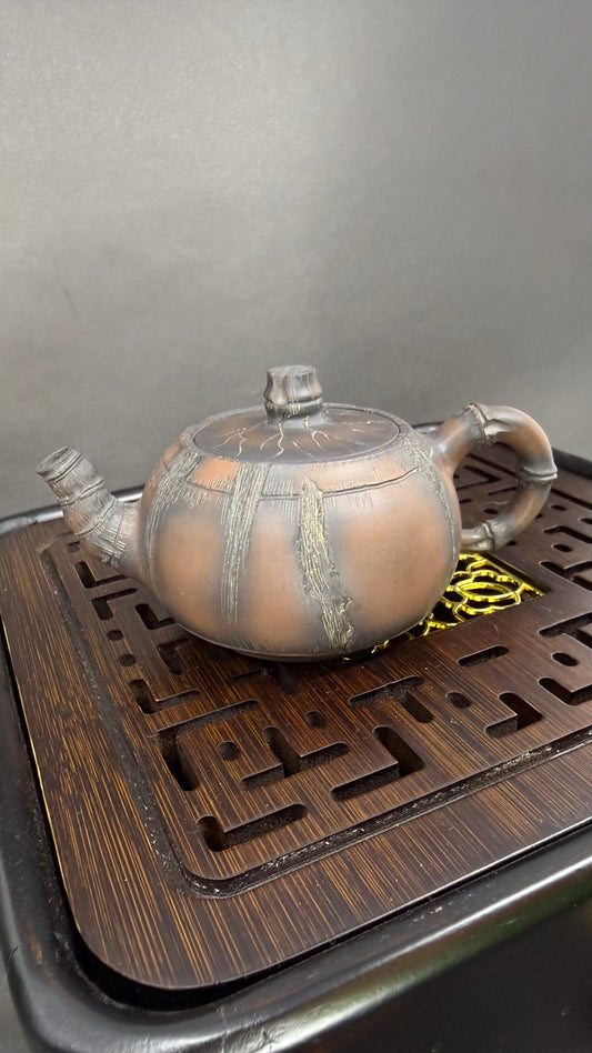 “Bamboo-shaped Yixing clay teapot”