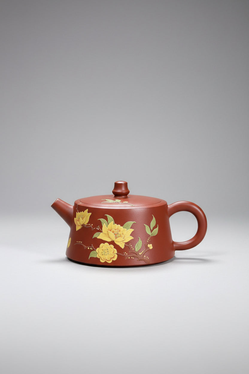 “Decorated Yixing clay teapot for gongfu tea”
