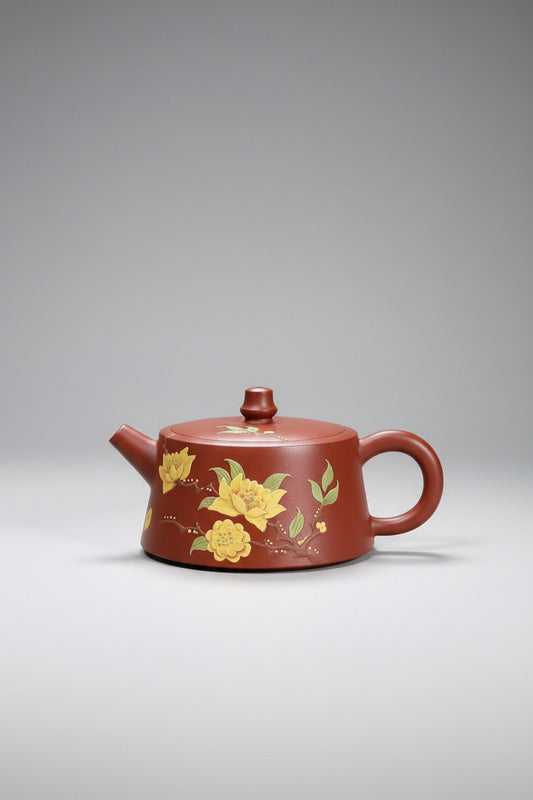 “Decorated Yixing clay teapot for gongfu tea”