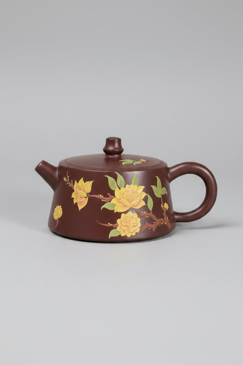“Decorated Yixing clay teapot for gongfu tea”