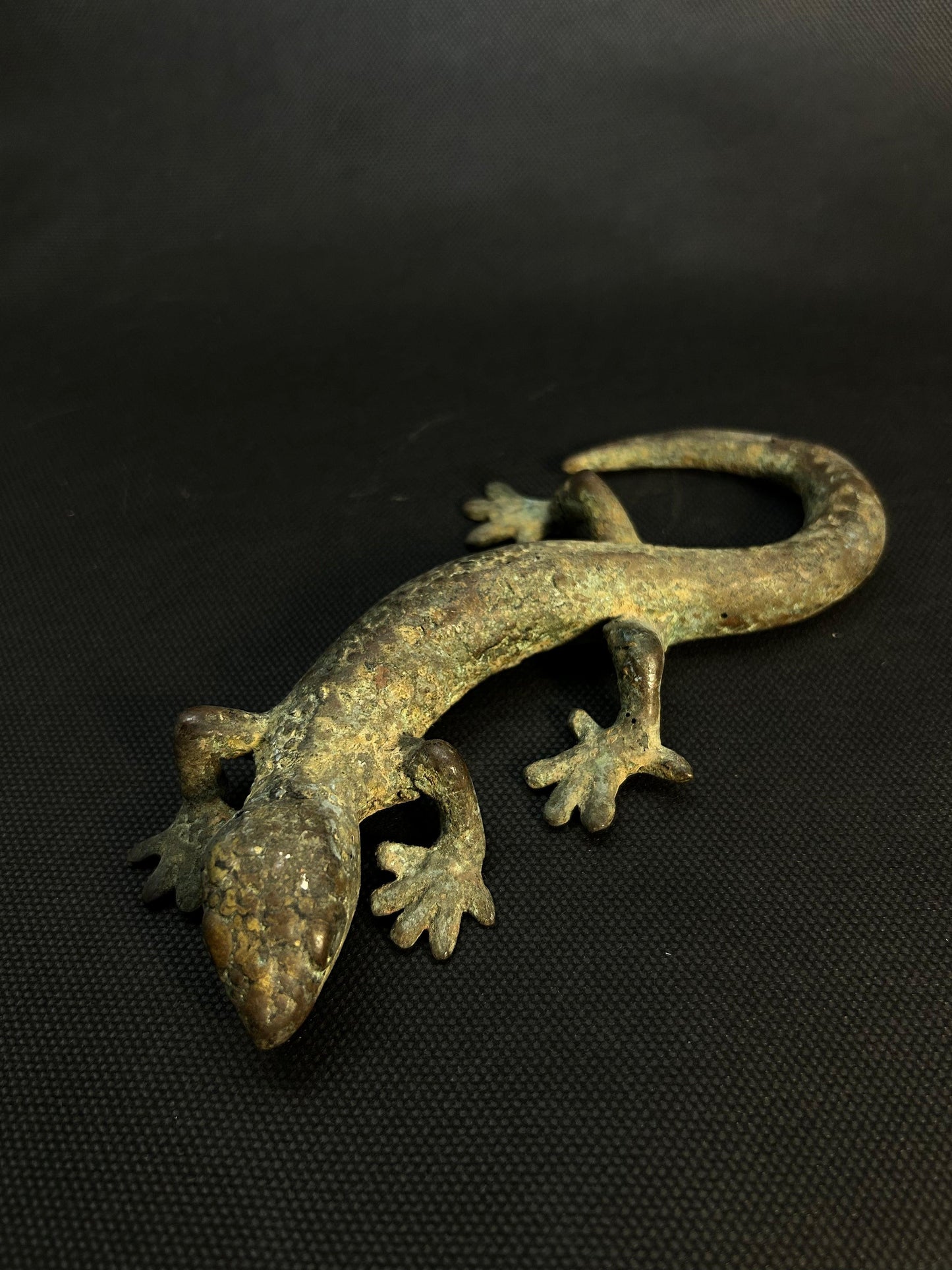 Verdant Gecko Sculpture - Gaba Tea House