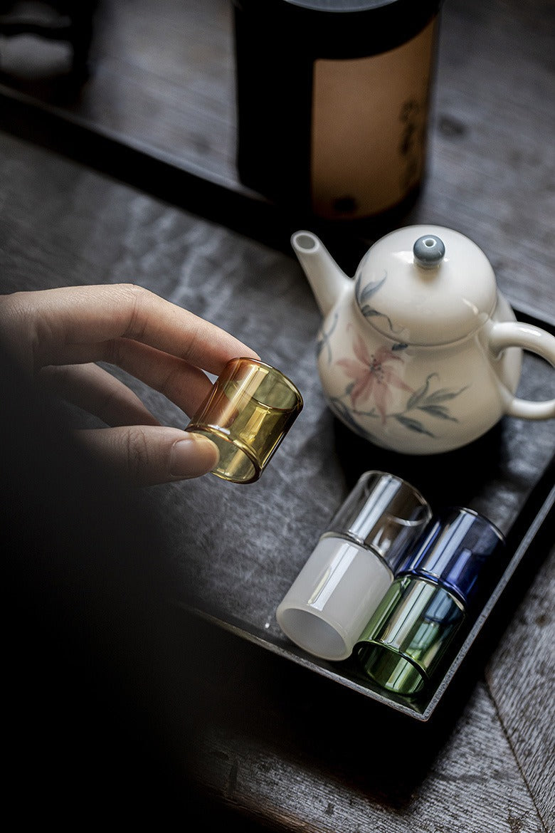 Heat-resistant glass stand for teapot lids